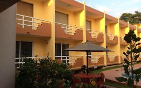 Hotel La Media Luna Inn